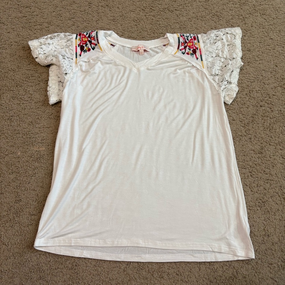 Hailey & Co White Lace Sleeve Floral Embroidered Top